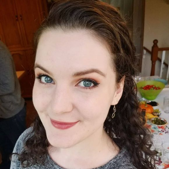 Meet your Posher, Julia - Picture 1 of 1